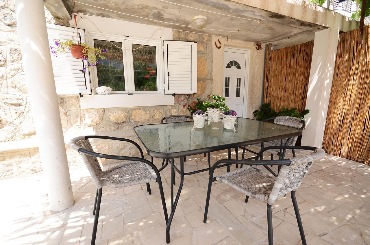 Stone House Dragutinovic דירה