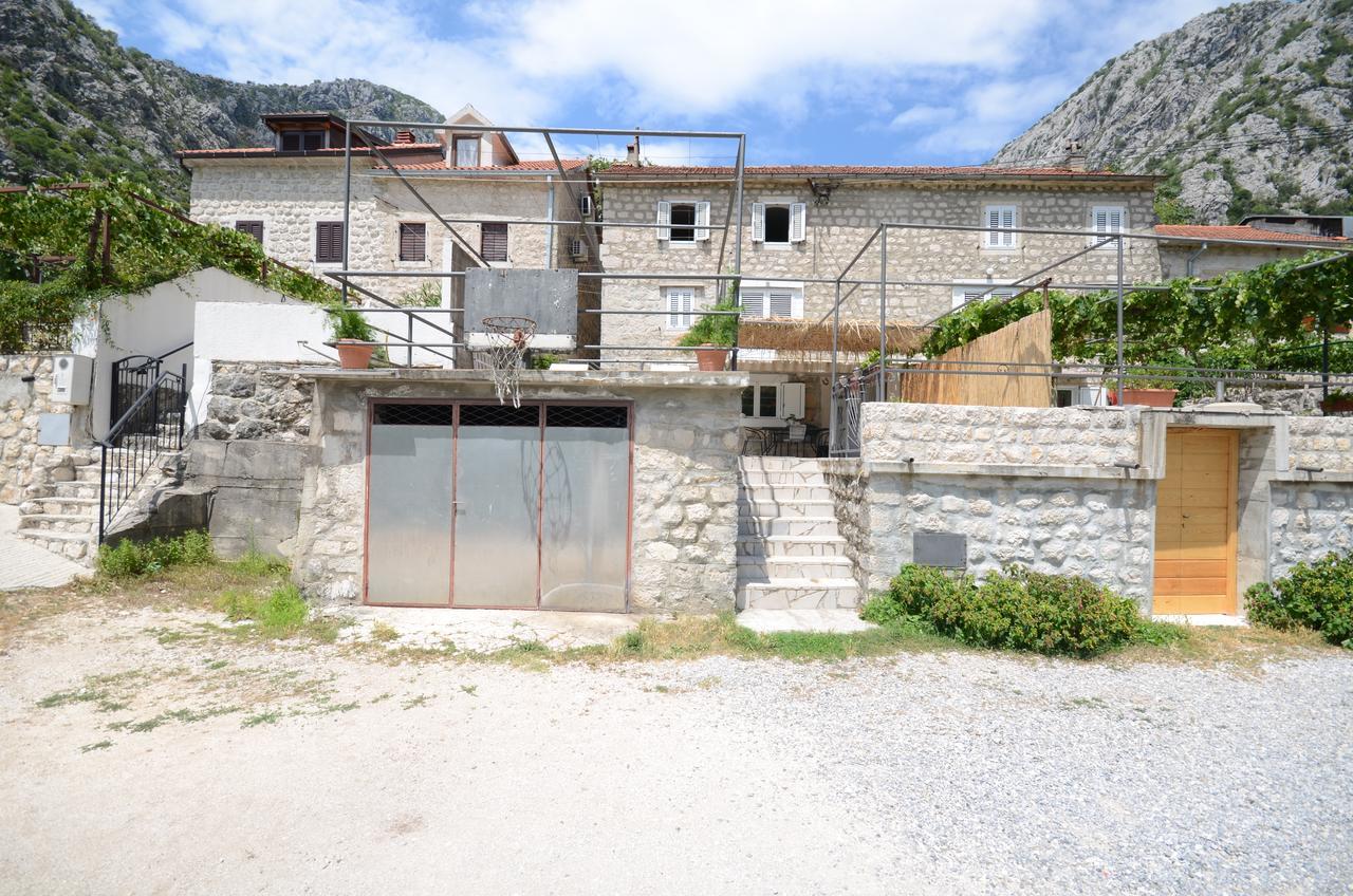 Daire Stone House Dragutinovic