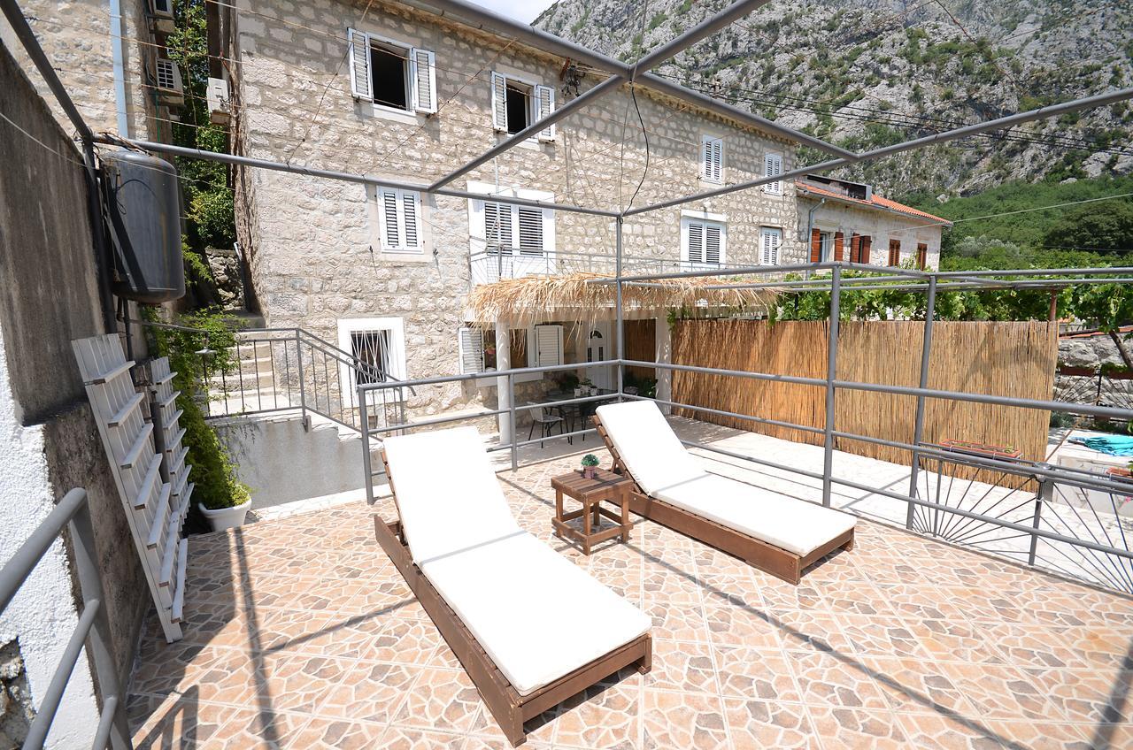 Stone House Dragutinovic Daire *